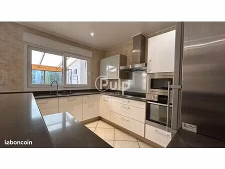 maison 8 pièces 195 m²