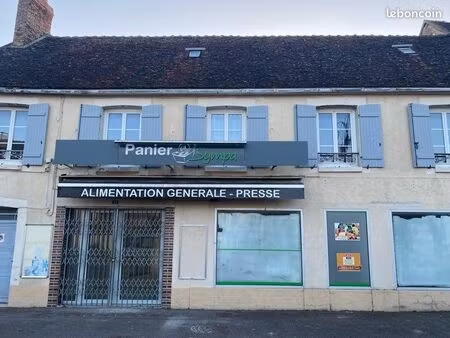 local commercial 120 m² idéal restaurant – cour terrasse – fort potentiel touristique – po
