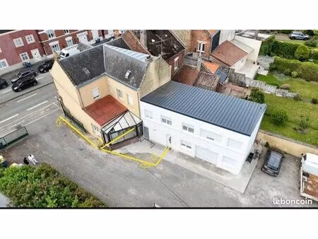 2 maison 1 hangar 300m2 total 2340m2