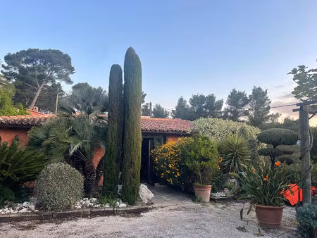 maison de plain-pied 149 m2 sur un terrain paysager de 1859 m2