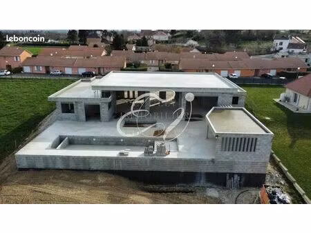 villa 1 pièce 312 m²