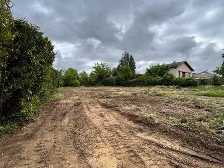 terrain viabilisé 600 11 m² saint bernard