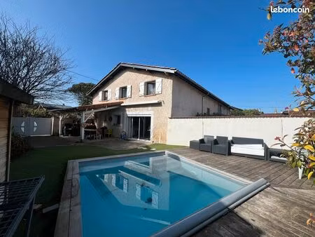 charme et piscine : ancienne grange rénovée avec 4 chambres  sans vis-à-vis