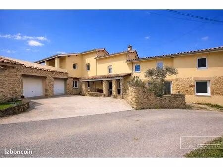 maison 5 pièces 216 m²