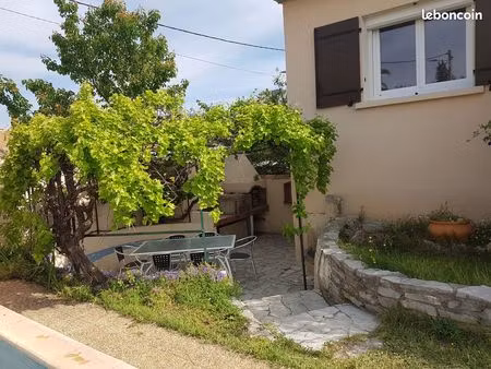 villa à louer de fin aout 2026 à début juillet 2027très