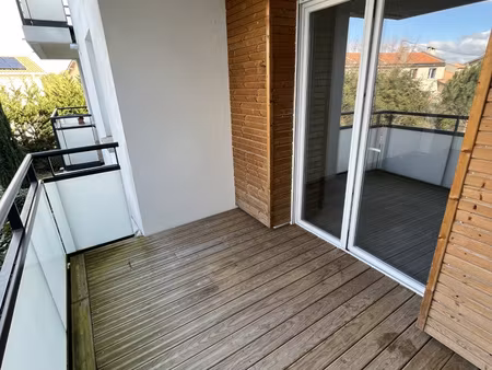 t2 40 m2 avec balcon et parking castelginest