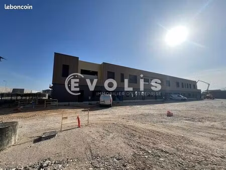 local d'activité 6 829 m²