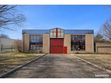local d'activite 820 m² taissy