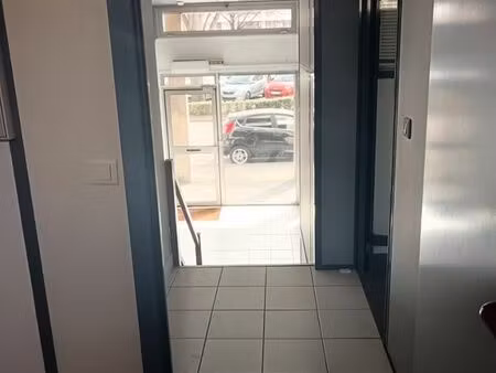 local professionnel et commercial à louer dans le centre-ville de troyes