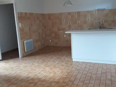 location f2 labégude haute