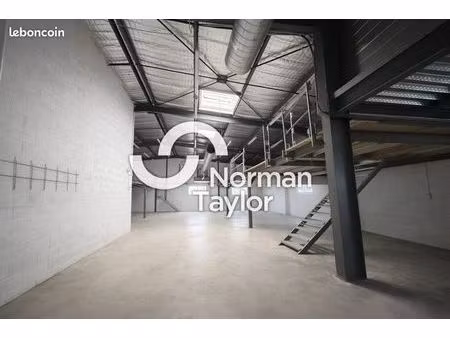 local d'activité 1 074 m²