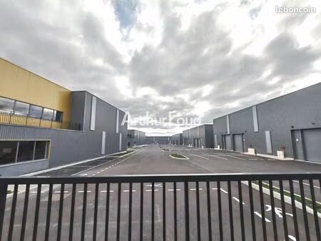 local d'activité 8 459 m²