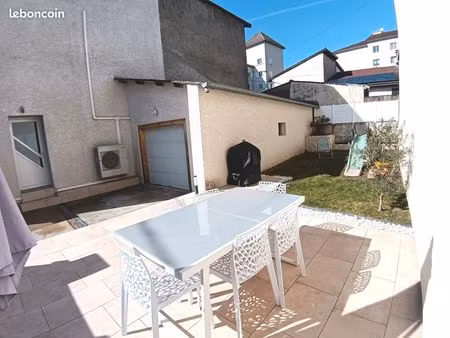 maison de ville avec terrasse  jardin et garage