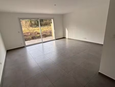 ? maison jumelée à vendre – 3 niveaux – châtillon-en-michaille (valserhône) – 289 000