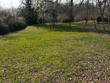 terrain de loisir en bordure de melda
