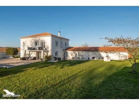 maison 7 pièces 206 m²
