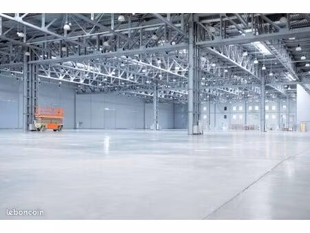 local bureaux 600 m²