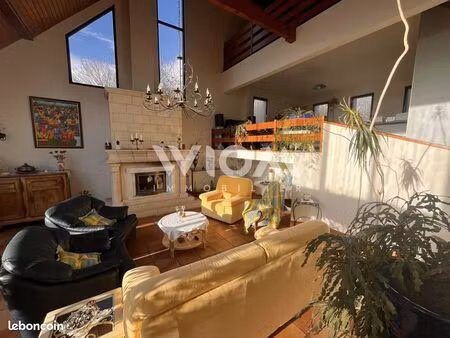 maison 10 pièces 210 m²