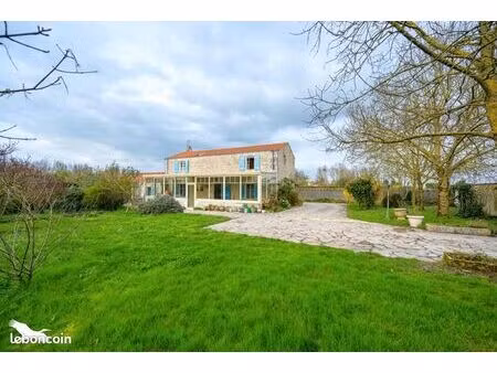 maison 9 pièces 218 m²