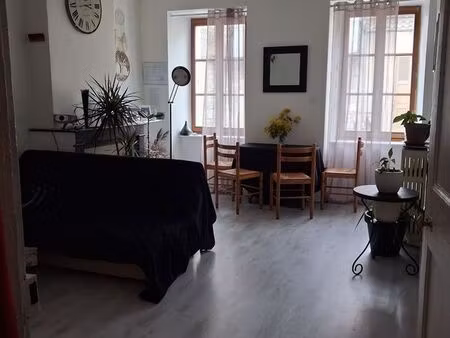 maison de village – 100 m² habitables + 100 m² exploitables – fort potentiel – joyeuse