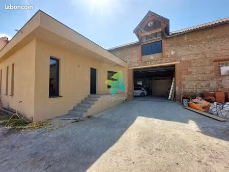 hangar 5 pièces 780 m²