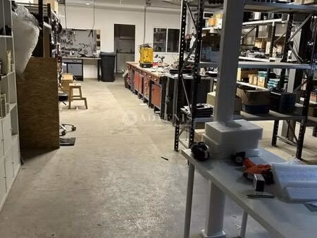 local d'activité 587 m²