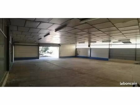 local commercial / dépôt