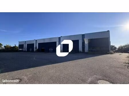 local d'activité 900 m²