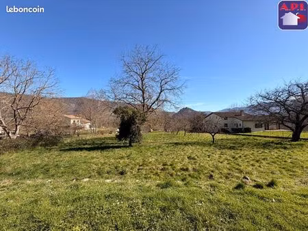 terrain 700 m² foix