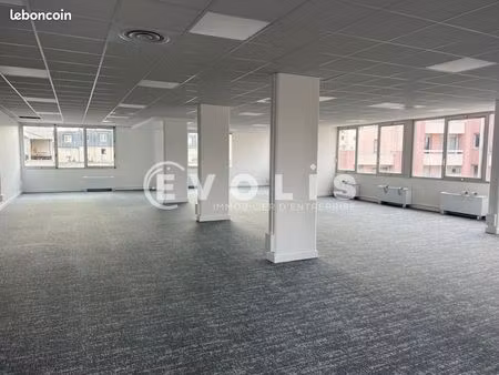 bureaux 93 m²