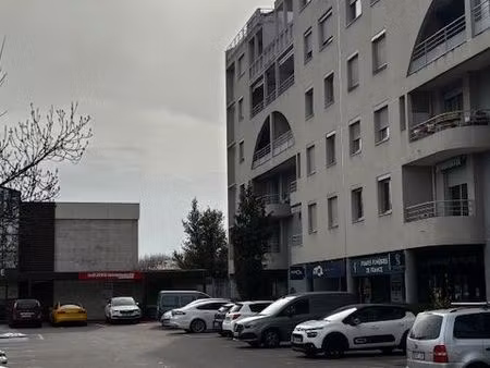 bureau 16m2 cabinet bron mairie