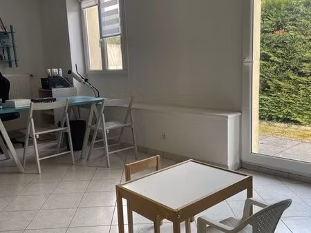 local bureau très agréable au sein d’un cabinet avec psychologues