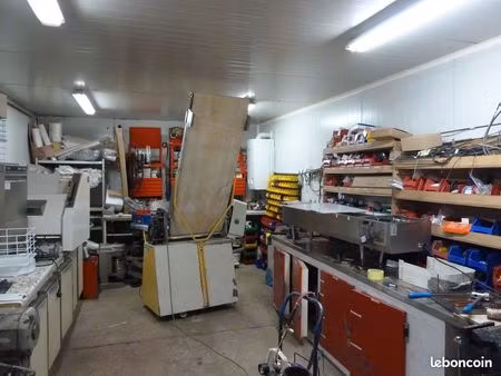 local artisanal entrepôt sécurisé avec bureaux et atelier/entrepôt + terrain clos à tourne