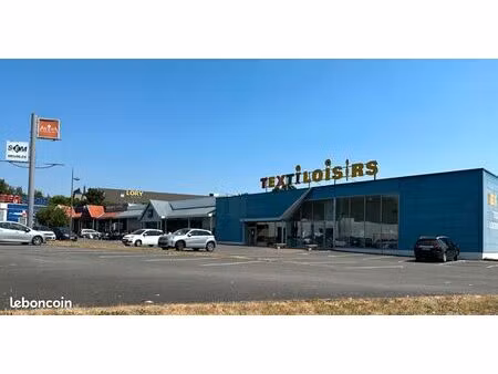 la porte du nord - 874 m2 - a vendre un local commercial ou activite