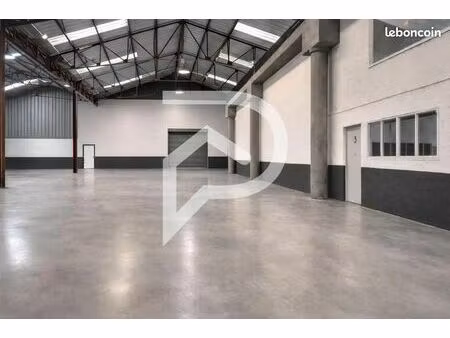local industriel 587 m²