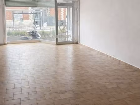 local commercial 35m² vitrine – place du marché harnes – parking + bus – 450