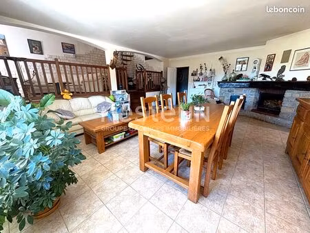 maison 6 pièces 210 m²