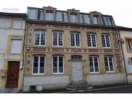 maison centre ville de monthermé  212 m² habitables  terrain de 837m² avec garages et jard