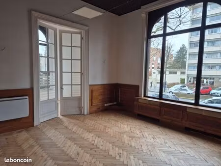 bureau/cabinet à louer avenue gustave delory dans quartier calme et verdoyant