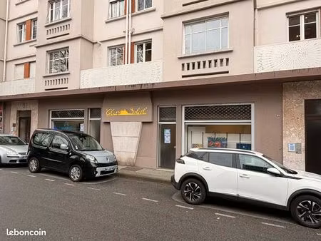 local professionnel spacieux