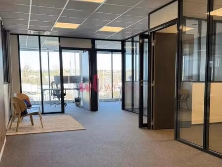 bureaux 64 m²