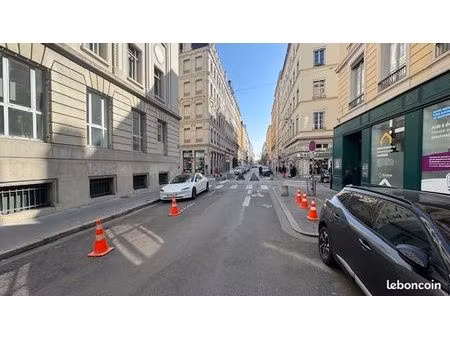 commerce habillement/textile 35 m²