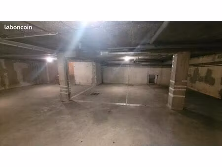 place de parking securisée face à naval group