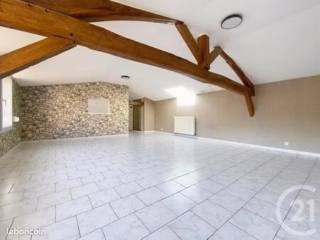 appartement 1 pièce 74 m²