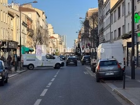 commerce habillement/textile 85 m²