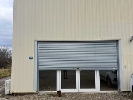 entrepôt avec magasin