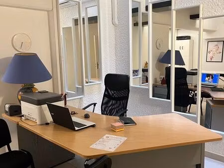 à louer : local professionnel lumineux de 59 93 m² 