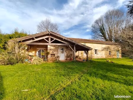 maison bordure de dordogne