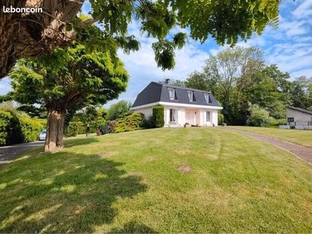 maison 6 pièces (148 m2)  terrain 9980 m2