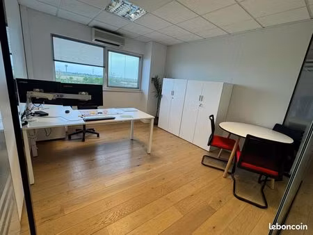 loue bureau à la journée comme au mois